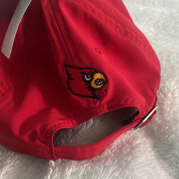 🆕adidas NCAA Universityof Louisville Cardinals Cap, OSFM, metal adj. back - Picture 3 of 7